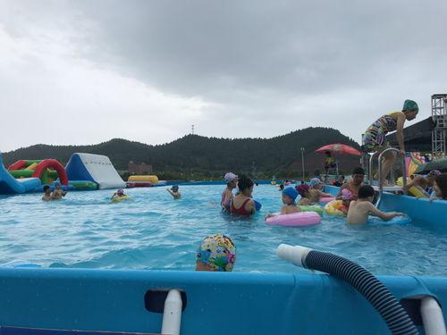 网友爆料水上乐园视频,夏日狂欢,水上乐园欢乐瞬间大揭秘