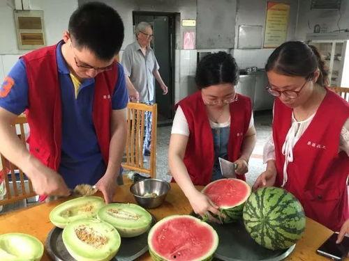吃瓜娱乐圈爷爷奶奶,揭秘“吃瓜”爷爷奶奶的娱乐生活  第2张 吃瓜娱乐圈爷爷奶奶,揭秘“吃瓜”爷爷奶奶的娱乐生活  第2张