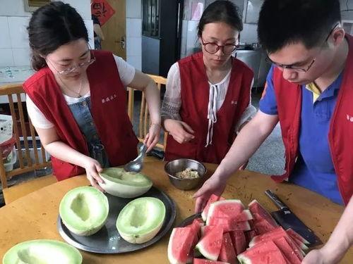 吃瓜娱乐圈爷爷奶奶,揭秘“吃瓜”爷爷奶奶的娱乐生活  第3张 吃瓜娱乐圈爷爷奶奶,揭秘“吃瓜”爷爷奶奶的娱乐生活  第3张