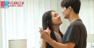 同床在线观看,揭秘现代都市情感纠葛的私密世界  第2张 同床在线观看,揭秘现代都市情感纠葛的私密世界  第2张